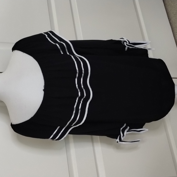 Forever 21 black and white on or off shoulder blouse size large, lined - Picture 5 of 10